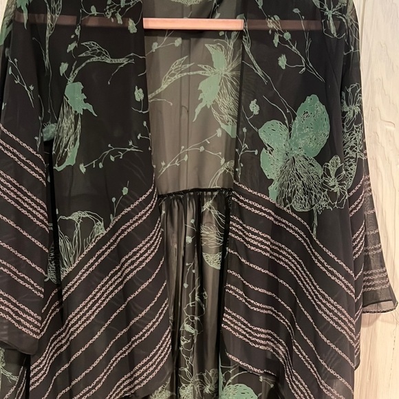 Chris & CAROL KIMONO SIZE SMALL - Picture 2 of 11